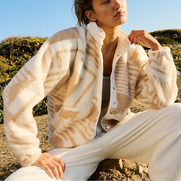 Free People FP Movement Hit The Slopes Printed Fleece Jacket in Snow Combo - Picture 11 of 11